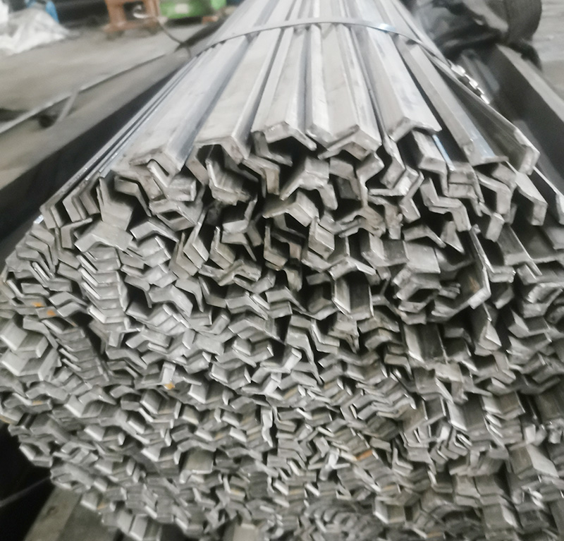 冷拉型钢厂家告诉你冷拉工艺可以大大的减少原材料的消耗从而可以降低生产成本