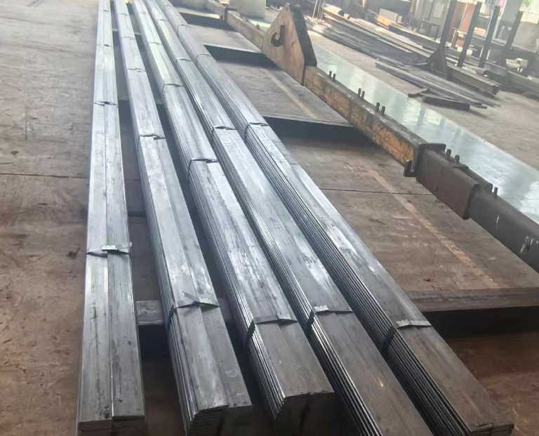 冷拉扁钢可以用于制作家具电器产品部件金属器具以及小五金零配件等